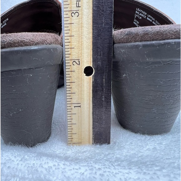 Earth Origins, brown leather clogs - Picture 6 of 9